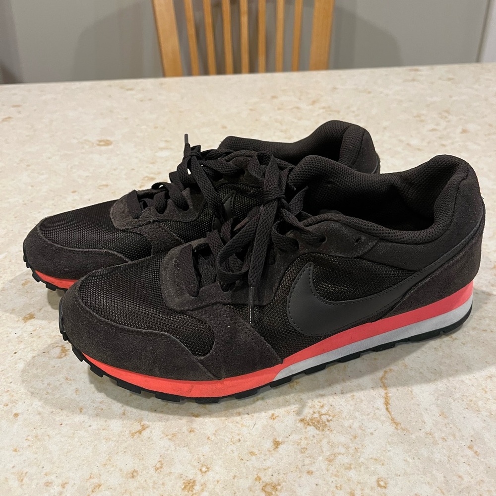 Nike MD runner women's size 9